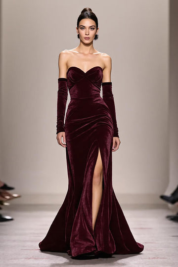 Robe de soirée longue bustier en velours rouge foncé avec fente